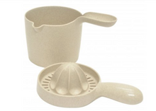 Load image into Gallery viewer, Sustainable Wheat Straw Hand Juicer with Strainer | Fast Shipping from the US!
