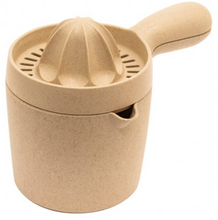 Load image into Gallery viewer, Sustainable Wheat Straw Hand Juicer with Strainer | Fast Shipping from the US!
